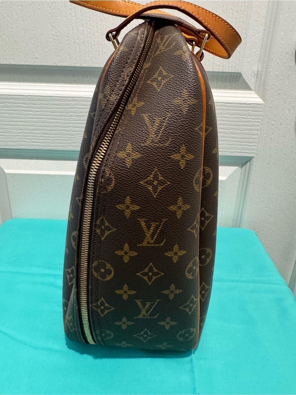 Louis Vuitton Monogram Excursion Travel Bag - Picture 5 of 15